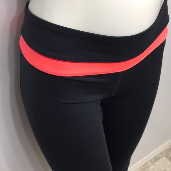 Adidas Yoga Capri Buttery Soft Leggings Size Small - Picture 4 of 9